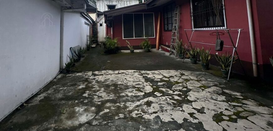 House and lot commercial area in Visayas Avenue Quezon City