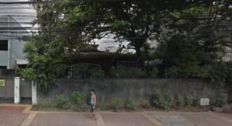 Commercial Lot with old House for Sale in Maginhawa, Quezon City