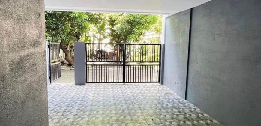 Triplex 3-Storey House & Lot [One Unit Available] For Sale in Town & Country Executive Village
