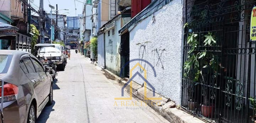 Lot with Old House For Sale Near Welcome Rotonda, Quezon City