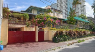 Old House and Lot for Sale in New Manila, Quezon City