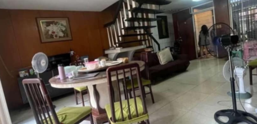 Old House and Lot for Sale near Anonas, Project 2, Quezon City