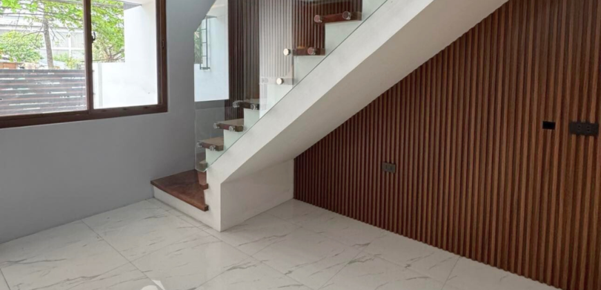 Townhouse [Unit B] for Sale in Valenzuela